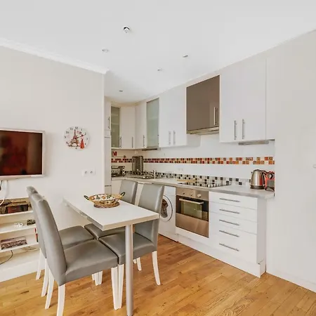 Avenue Montaigne Appartement Paris