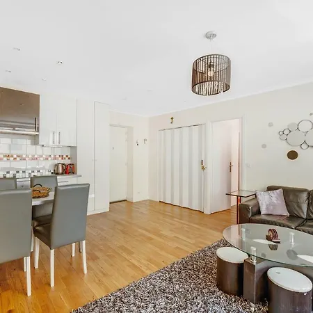 Avenue Montaigne Appartement Paris